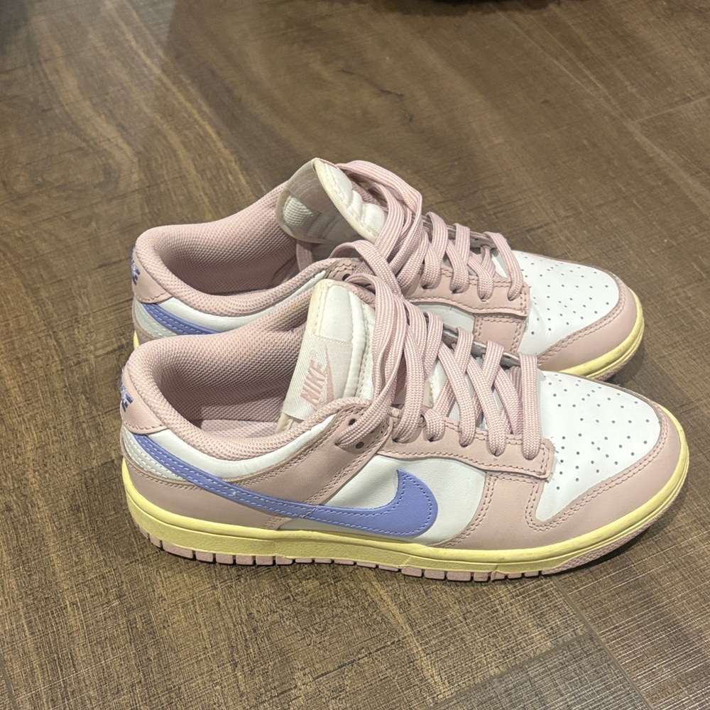Nike Women's Pink Oxford Sneakers